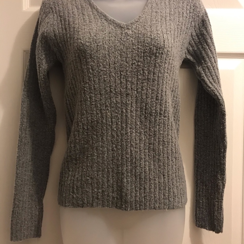 Gray ribbed V neck sweater size M